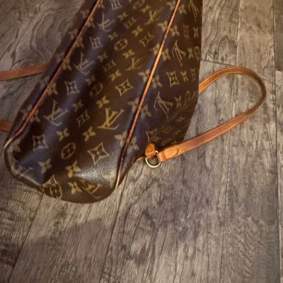 Louis Vuitton Classic Monogram Shoulder Bag - Picture 10 of 10